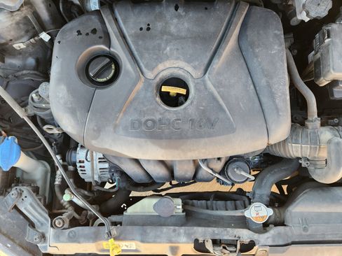 Used 2015 Hyundai Elantra SE image 30