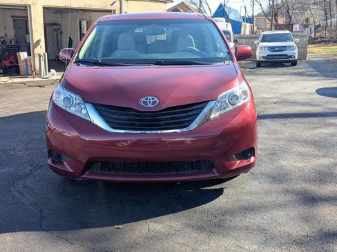 Used 2011 Toyota Sienna LE w/ Towing Pkg image 30