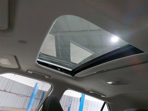 Used 2024 Hyundai Venue SEL image 28