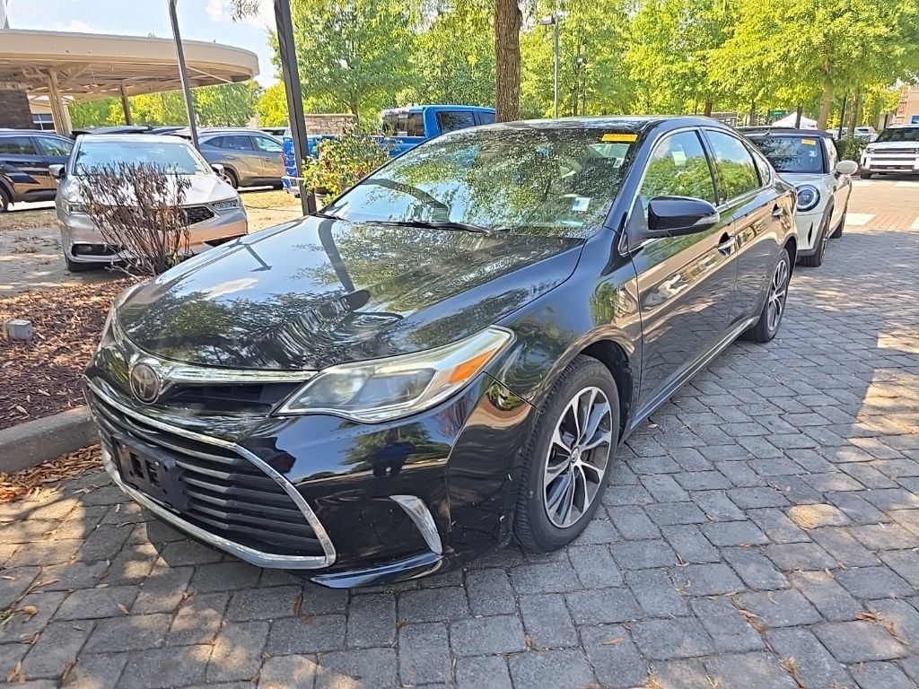 Used 2018 Toyota Avalon XLE FWD image 2