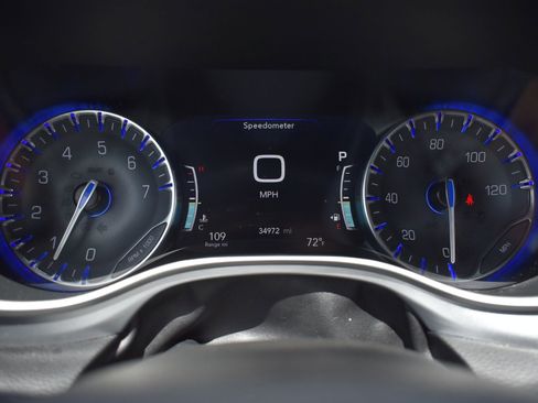 Used 2021 Chrysler Pacifica Touring-L w/ S Appearance Package FWD image 33