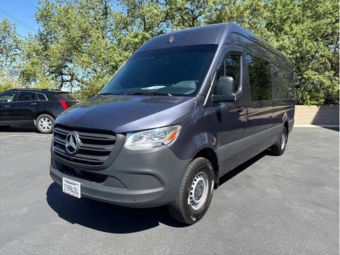 Used 2024 Mercedes-Benz Sprinter 2500 image 3