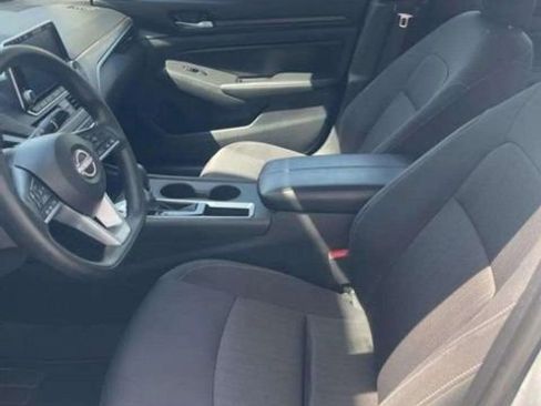 Used 2025 Nissan Altima 2.5 SV FWD image 8