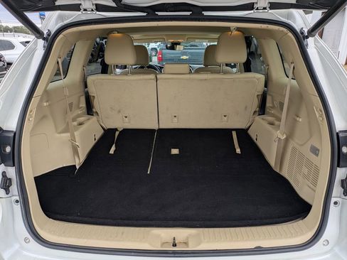 Used 2019 Toyota Highlander SE image 30