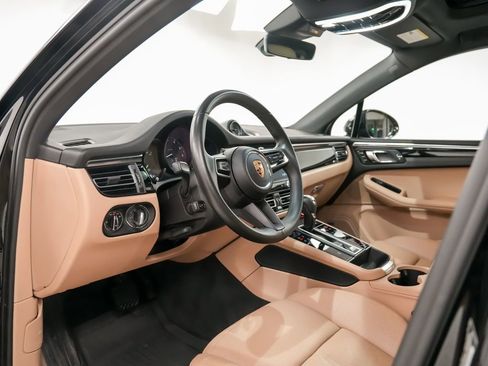 Certified 2022 Porsche Macan AWD/4WD image 4