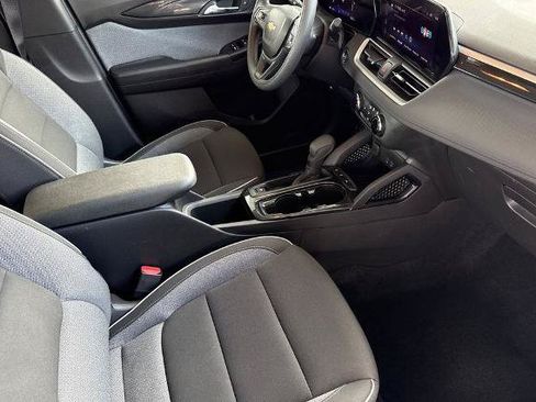Used 2025 Chevrolet TrailBlazer LS FWD image 23