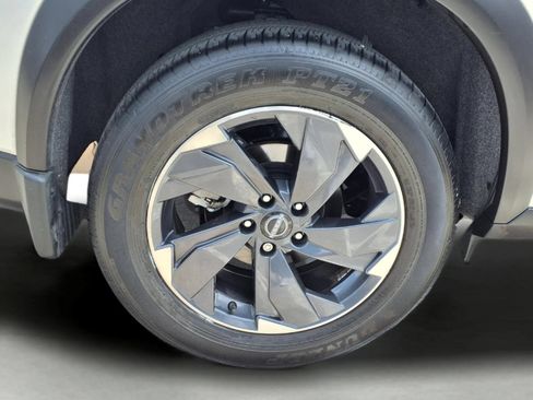 Certified 2025 Nissan Rogue SV FWD image 10