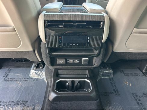 Used 2022 Jeep Wagoneer Series III w/ Premium Group I AWD/4WD image 17