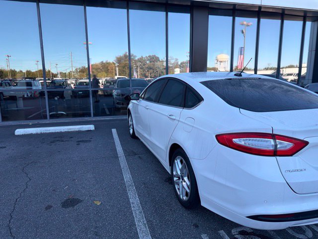 Used 2015 Ford Fusion SE FWD image 4