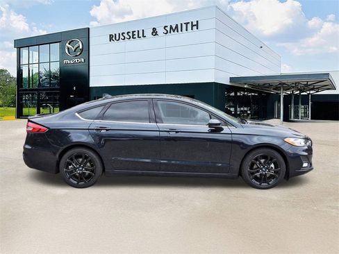 Used 2020 Ford Fusion SE w/ Equipment Group 151A image 3