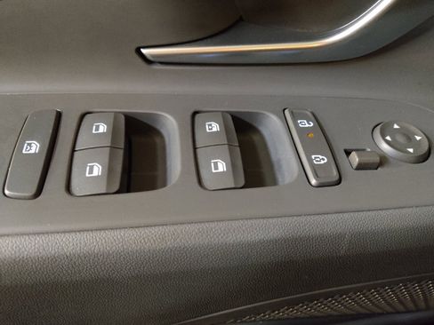 Used 2025 Hyundai Elantra SEL image 27