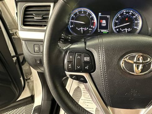 Used 2017 Toyota Highlander Limited w/ Carpet Mat Package AWD/4WD image 16