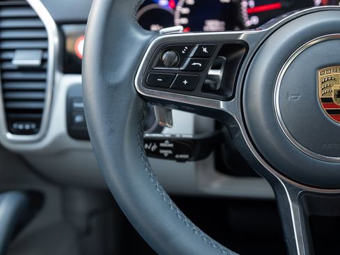 Certified 2023 Porsche Cayenne AWD/4WD image 15