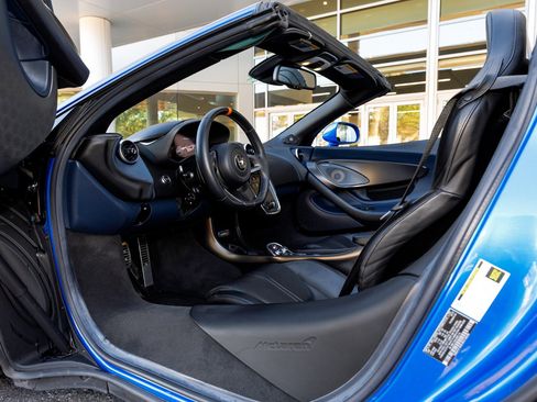 Used 2020 McLaren 600LT Spider image 32