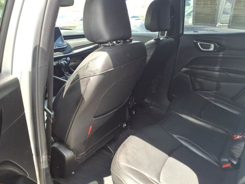 Used 2025 Jeep Compass Trailhawk AWD/4WD image 13