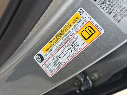 Used 2025 GMC Yukon Denali w/ Denali Reserve Package image 13