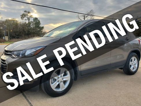 Used 2021 Chevrolet Trax LS w/ Tint and Cruise Package FWD image 1