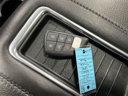 Used 2021 GMC Yukon XL Denali w/ Denali Premium Package image 27