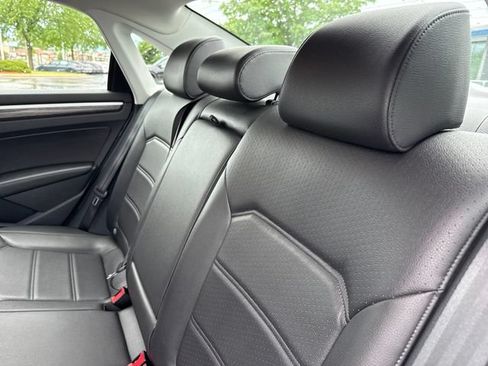 Used 2018 Volkswagen Passat 2.0T SE FWD image 19