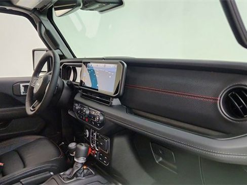 Used 2025 Jeep Wrangler Unlimited Rubicon image 21