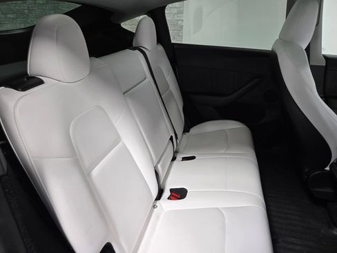 Used 2024 Tesla Model Y Long Range AWD/4WD image 48
