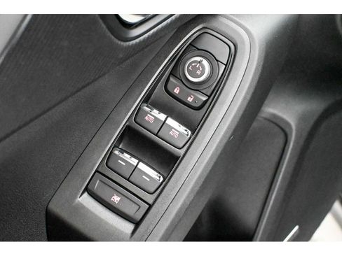 Used 2025 Subaru Crosstrek 2.5i Limited w/ Crosstrek Mirror Package image 15