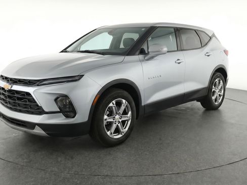 Used 2025 Chevrolet Blazer LT FWD image 3