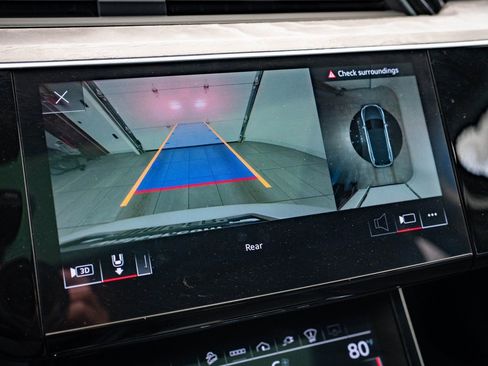 Used 2021 Audi e-tron Prestige w/ Prestige Package image 31