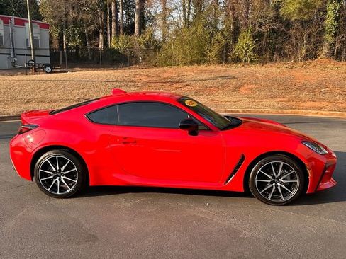 Used 2023 Toyota GR86 image 2