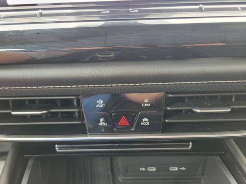 Used 2026 Volkswagen Atlas Cross Sport SE FWD image 21