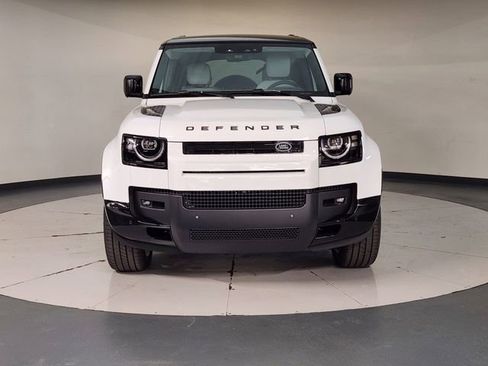 New 2026 Land Rover Defender 130 X-Dynamic SE image 9