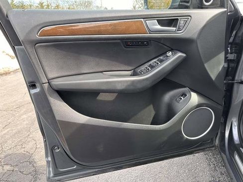 Used 2017 Audi Q5 2.0T Premium Plus w/ Technology Package image 7