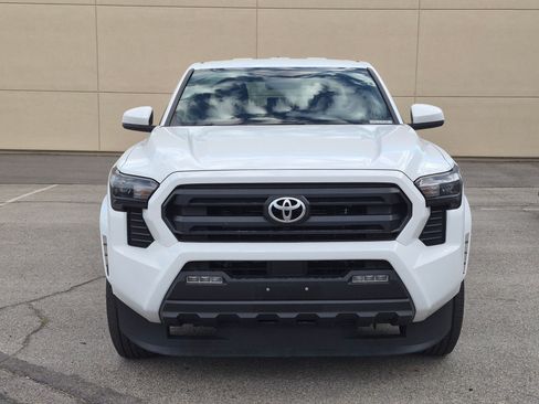 Used 2024 Toyota Tacoma SR5 AWD/4WD image 12