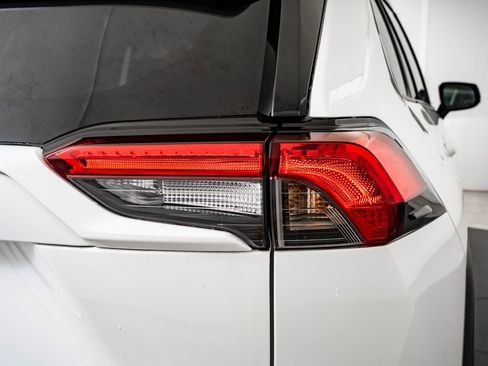 Used 2025 Toyota RAV4 LE AWD/4WD image 9