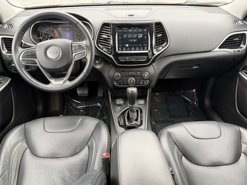 Used 2019 Jeep Cherokee Limited image 2