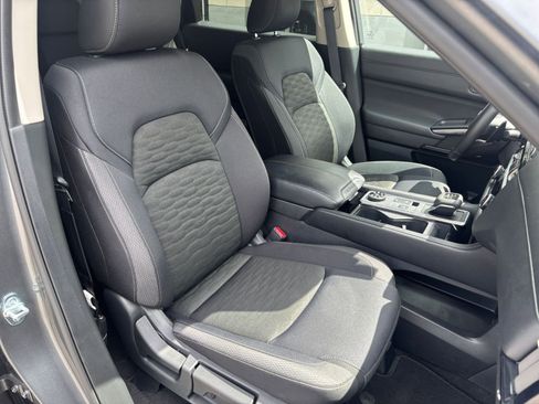Used 2025 Nissan Pathfinder SV AWD/4WD image 39