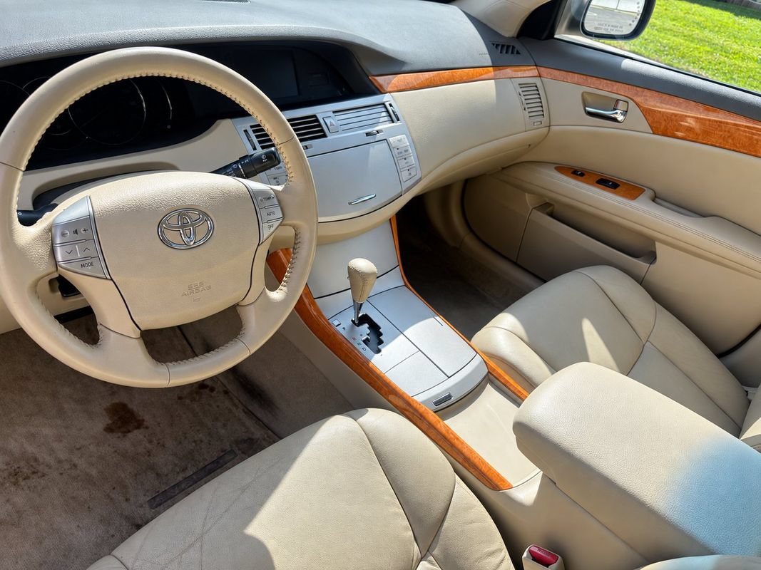 Used 2005 Toyota Avalon XLS FWD image 11