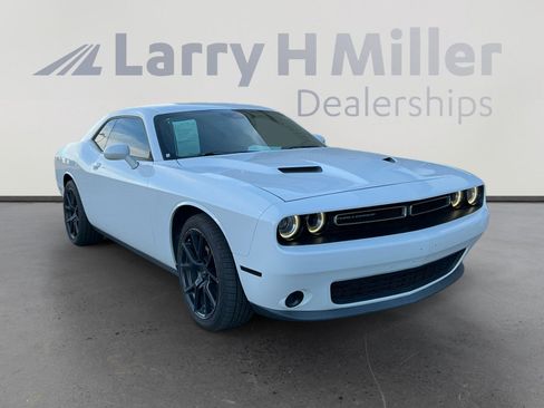 Used 2017 Dodge Challenger SXT image 7