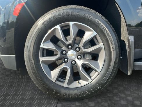Used 2023 Chevrolet Suburban LT AWD/4WD image 14