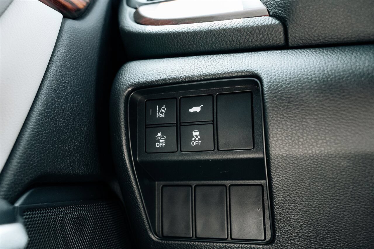 Used 2017 Honda CR-V Touring image 29
