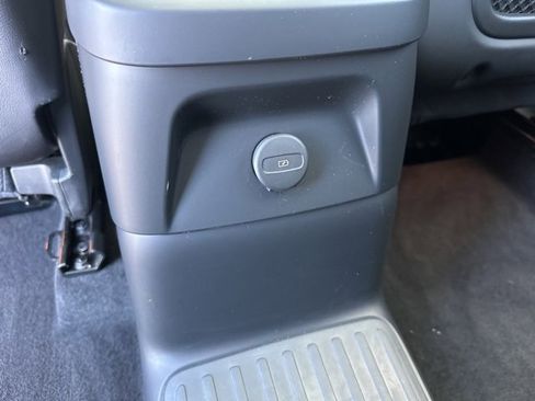 Certified 2024 Volvo XC90 T8 Plus w/ Protection Package Premier image 16