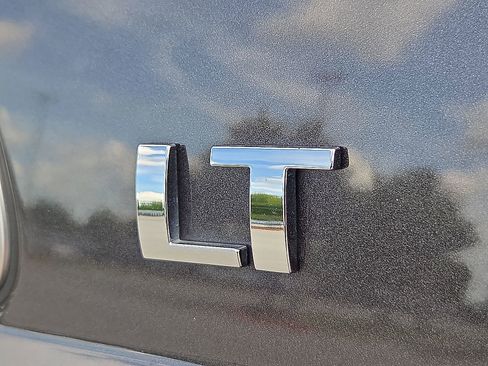 Used 2018 Chevrolet Tahoe LT AWD/4WD image 9