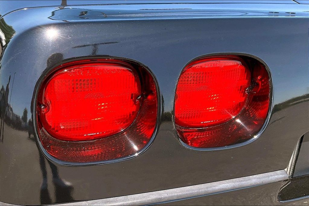 Used 1990 Chevrolet Corvette ZR-1 RWD image 23