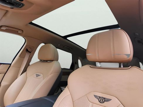 Used 2023 Bentley Bentayga Extended Wheelbase AWD/4WD image 15