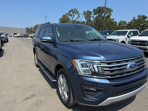 Used 2018 Ford Expedition XLT w/ Equipment Group 202A RWD image 3