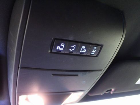 Used 2018 Dodge Grand Caravan SXT image 19