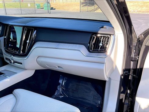 Used 2023 Volvo XC60 T8 Ultimate w/ Climate Package image 19