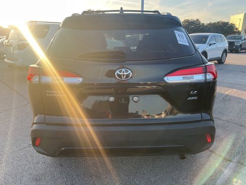 Used 2023 Toyota Corolla Cross LE image 5