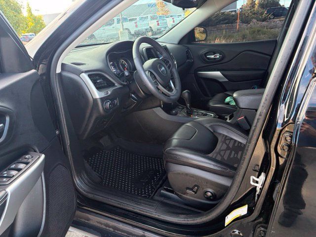 Used 2022 Jeep Cherokee Latitude w/ Trailer Tow Group AWD/4WD image 15