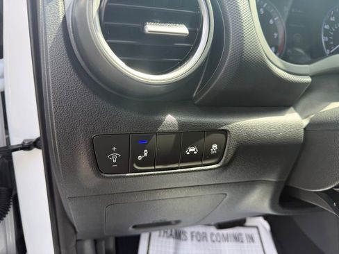 Used 2021 Hyundai Kona Limited FWD image 12